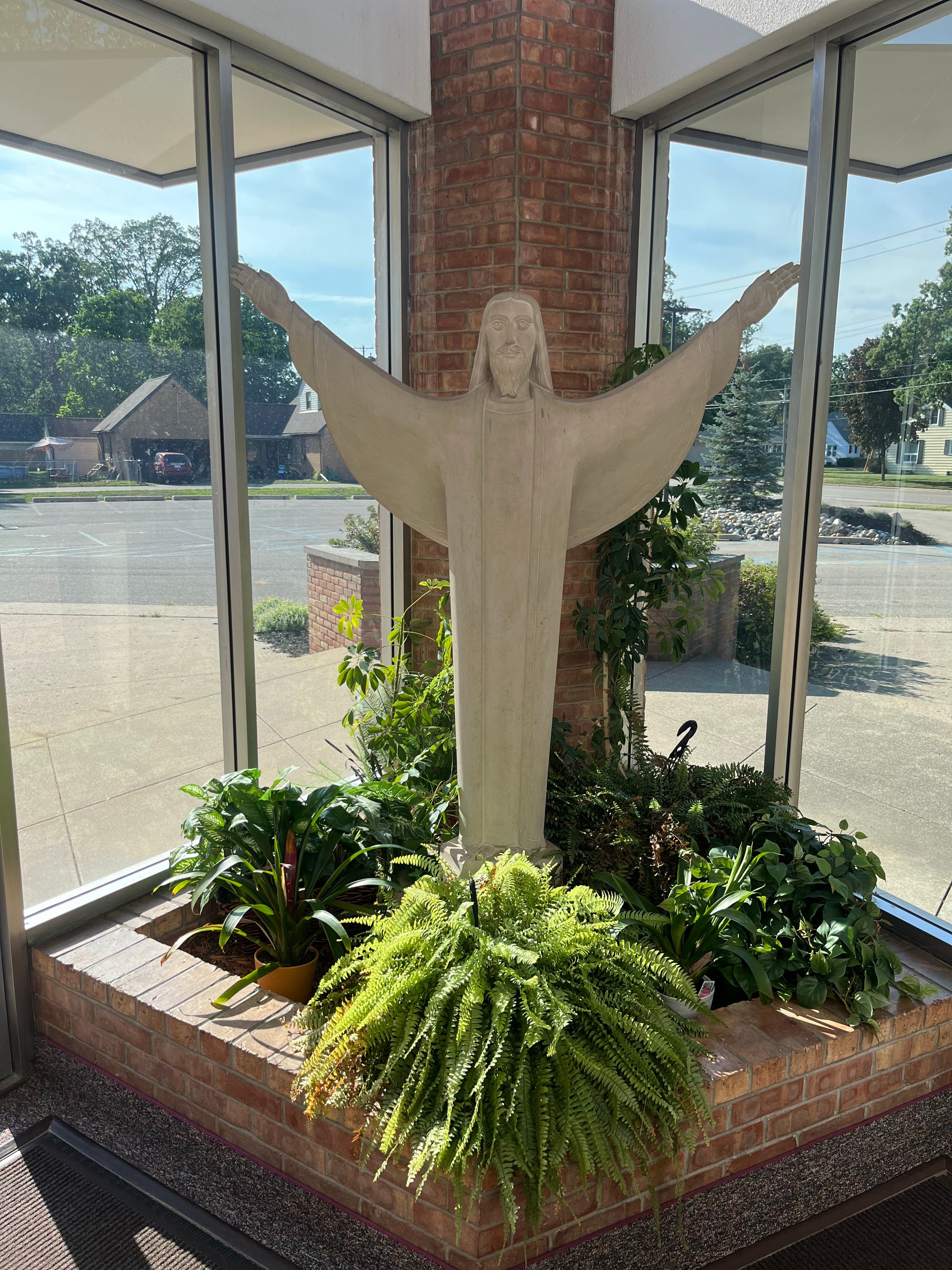 Risen Christ statue at Grace Lutheran Church